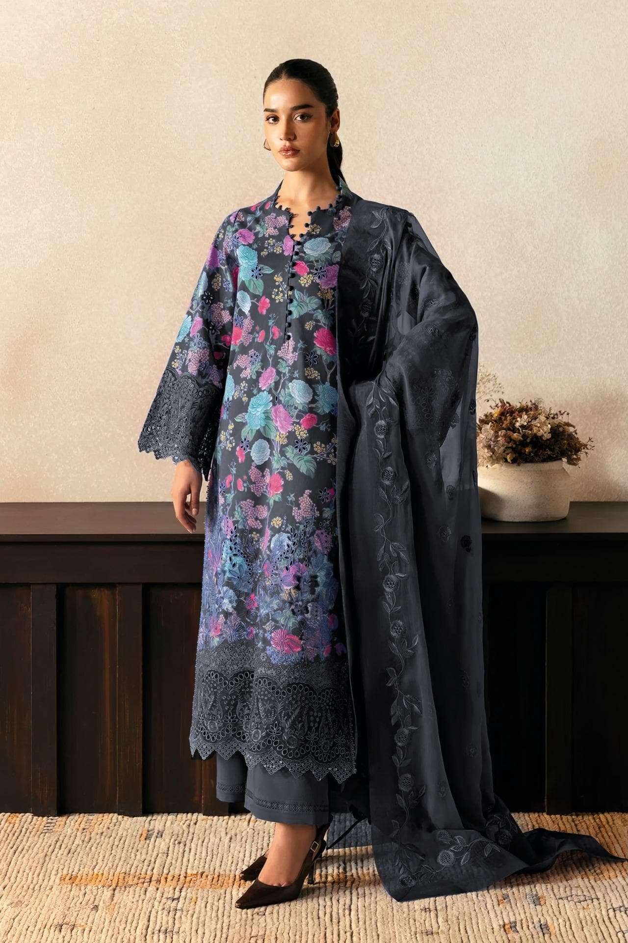 Shree Deepsy Rungrez Chikankari