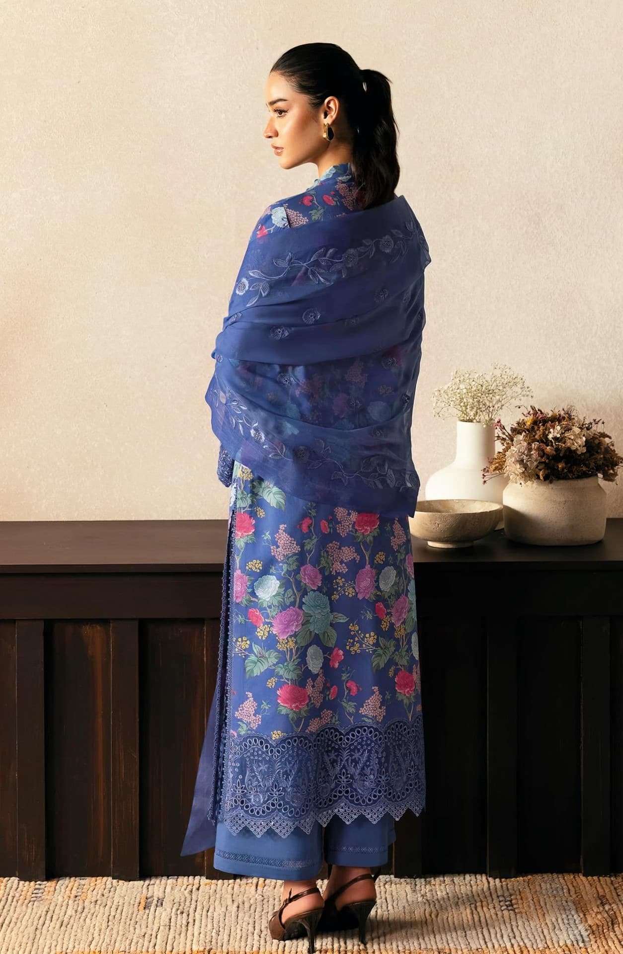 Shree Deepsy Rungrez Chikankari