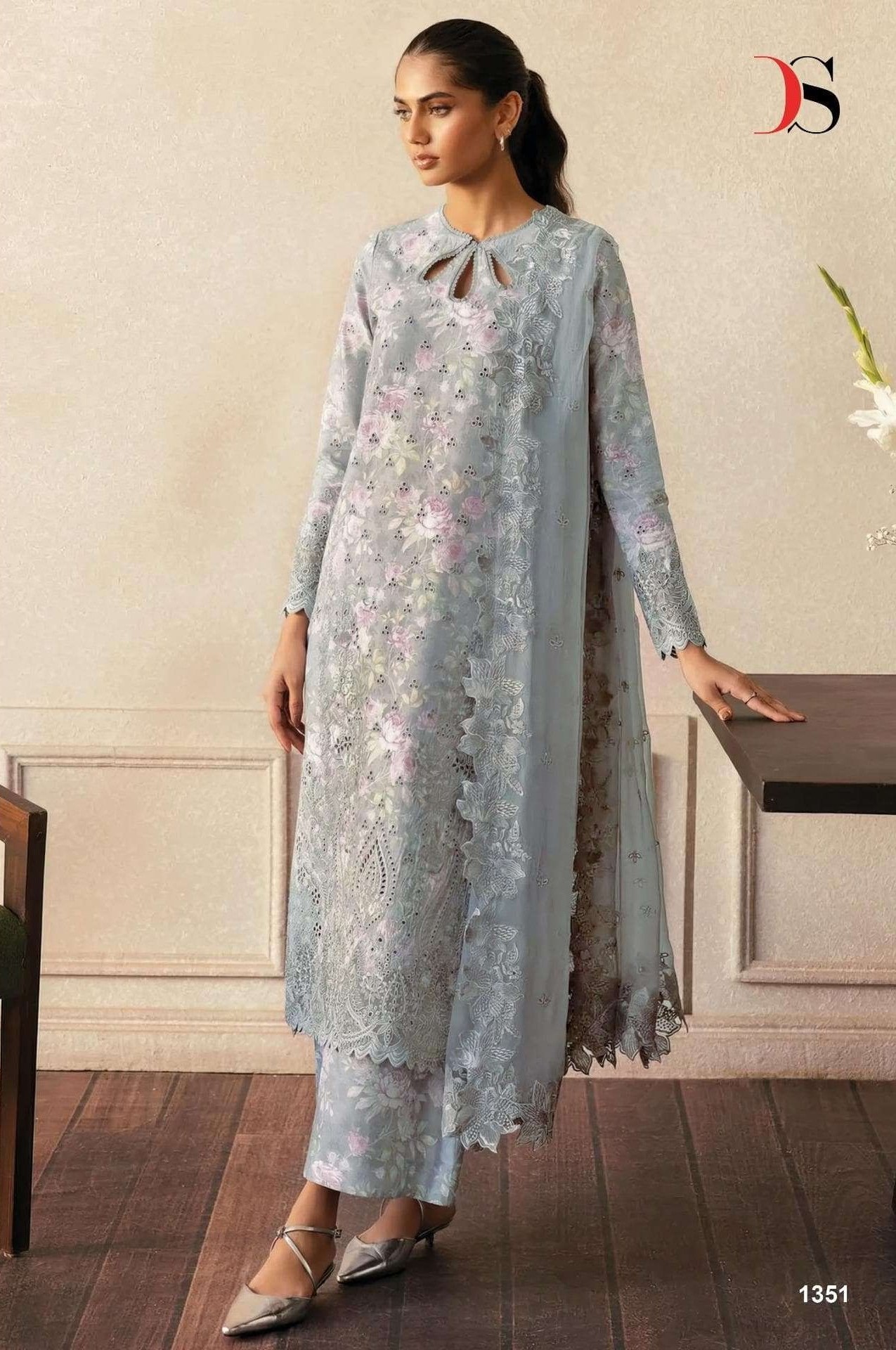 Shree Deepsy Rungrez Chikankari