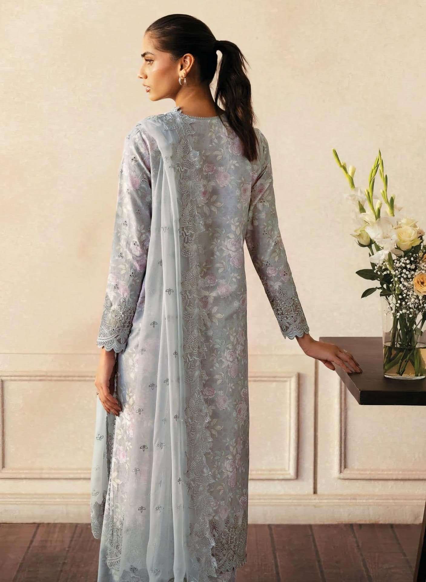 Shree Deepsy Rungrez Chikankari