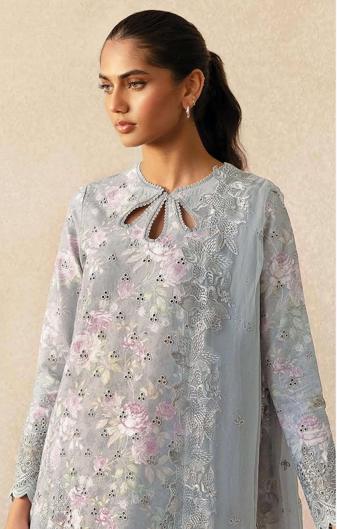 Shree Deepsy Rungrez Chikankari